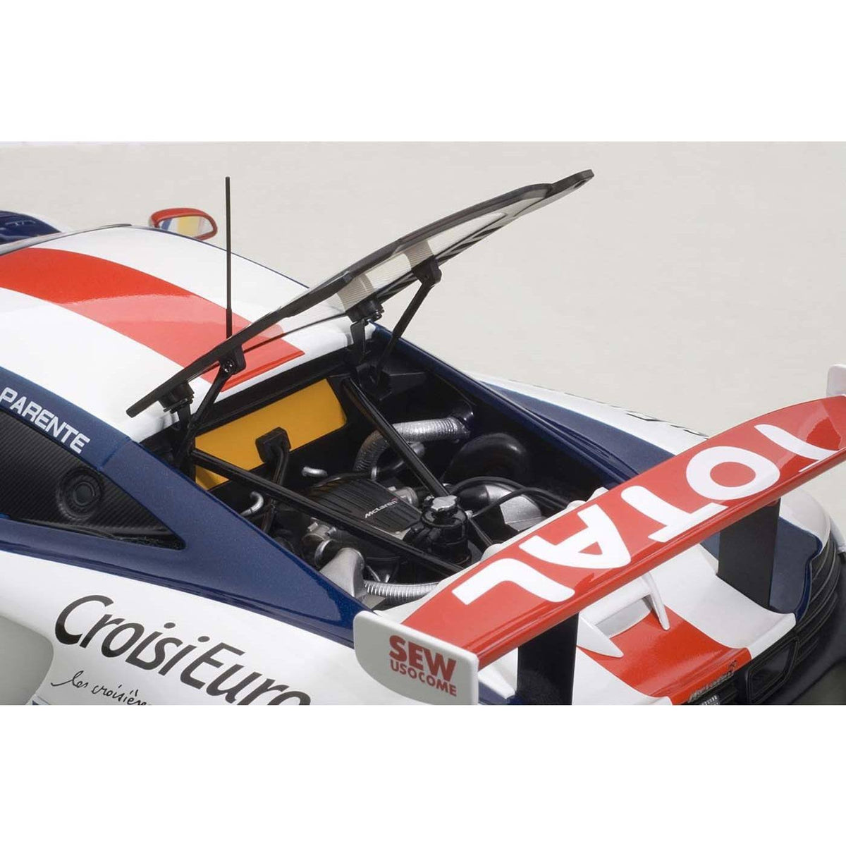 McLaren 12C GT3 Red Bull 1/18 by AUTOart I873903