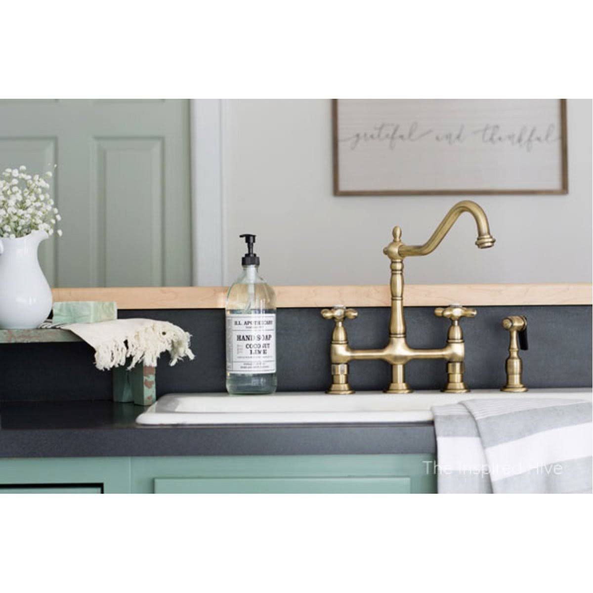 Kitchen Faucet with Brass Sprayer Q57473