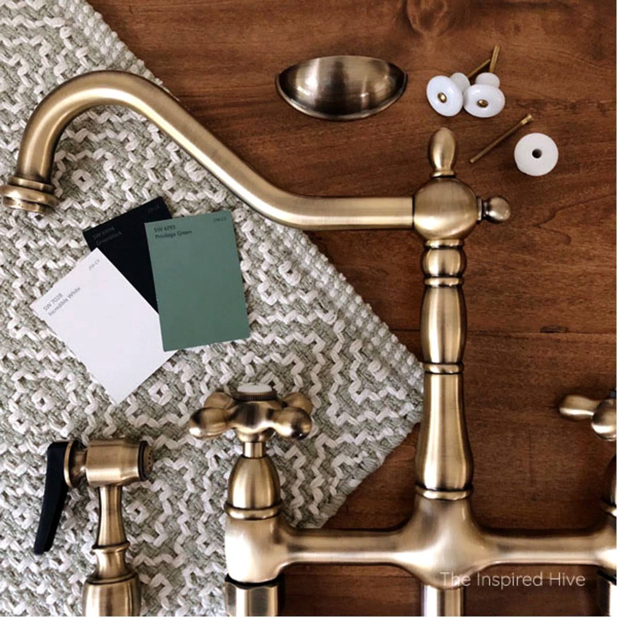 Kitchen Faucet with Brass Sprayer Q57473